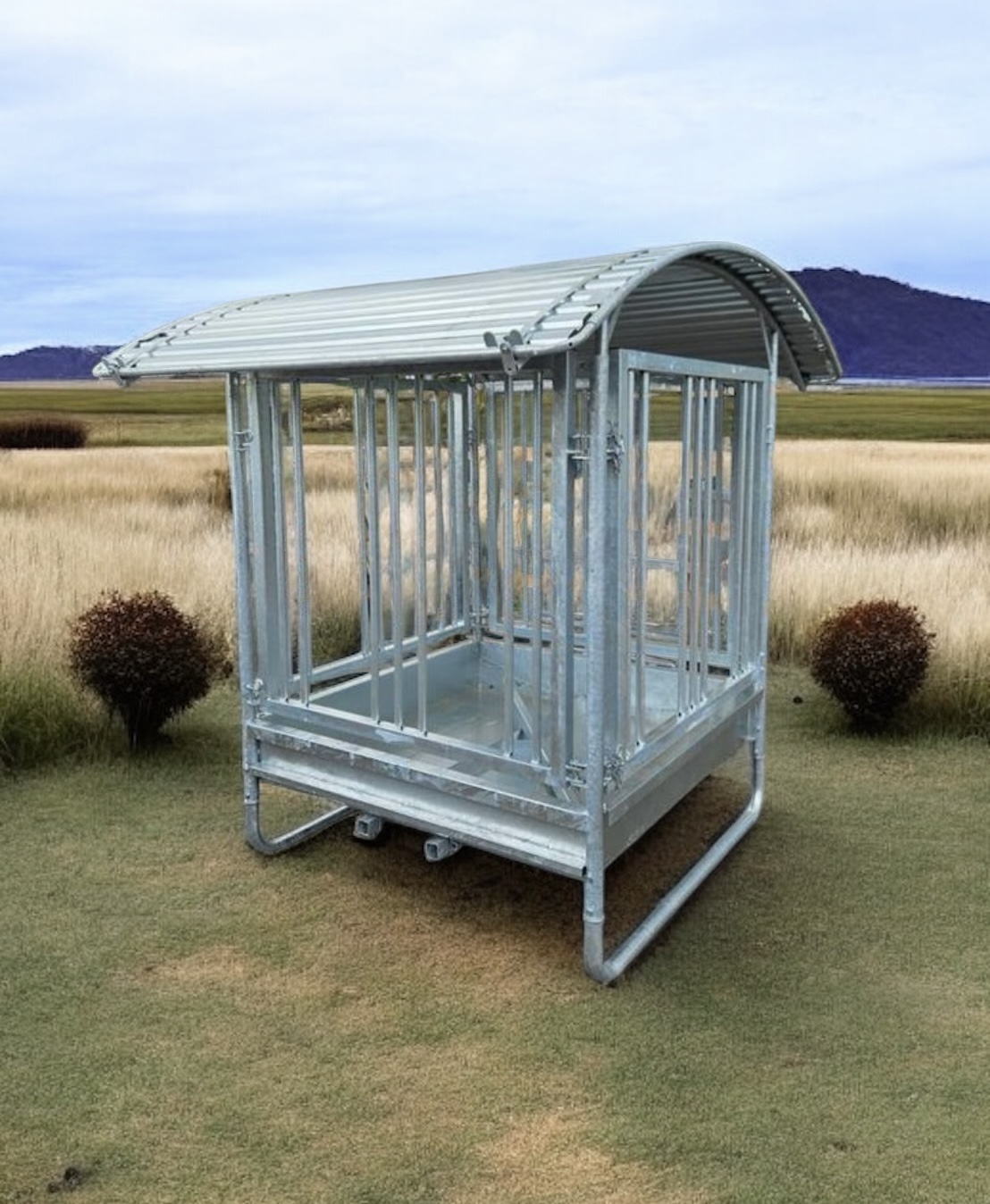 Viereckraufe 1,5x1,5m , Futterraufe mit Dach und Sicherheitsfressgitter – Bild 3