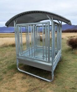 Alternative view of Viereckraufe 1,5x1,5m , Futterraufe mit Dach und Sicherheitsfressgitter